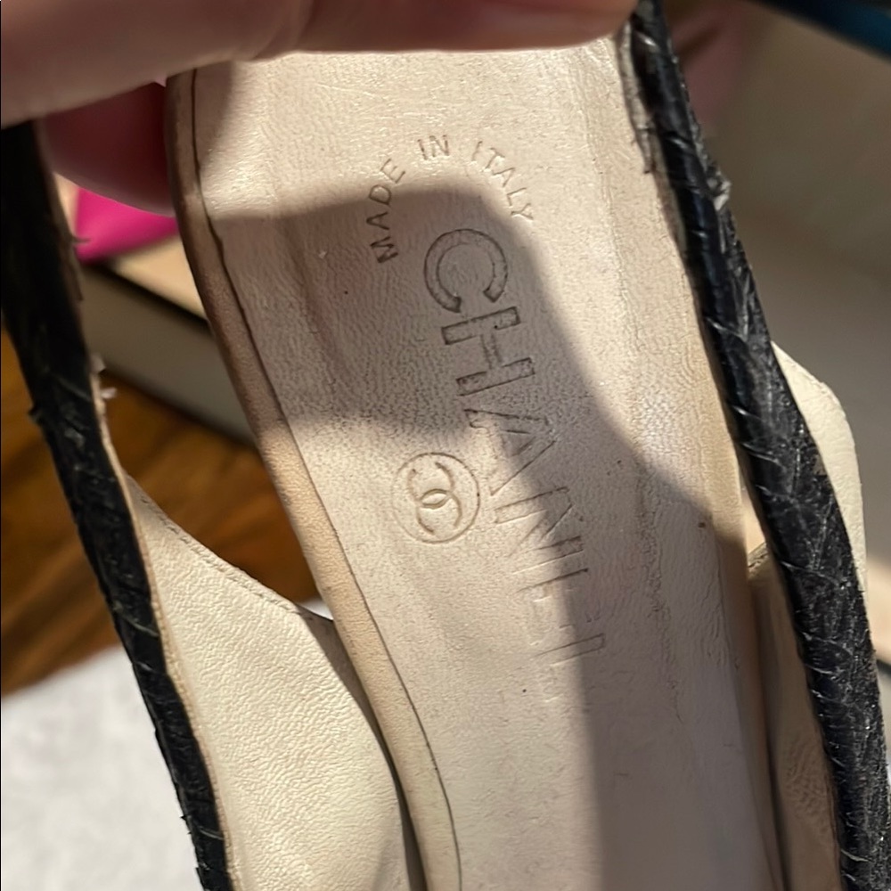 Chanel Women's Black and Cream Shoes - Picture 2 of 5
